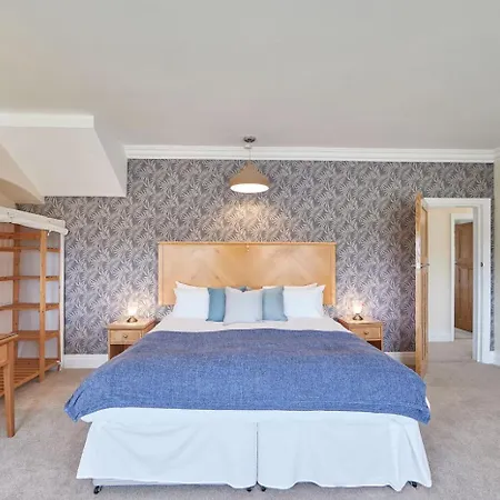 Burtree House בית נופש וויטבי